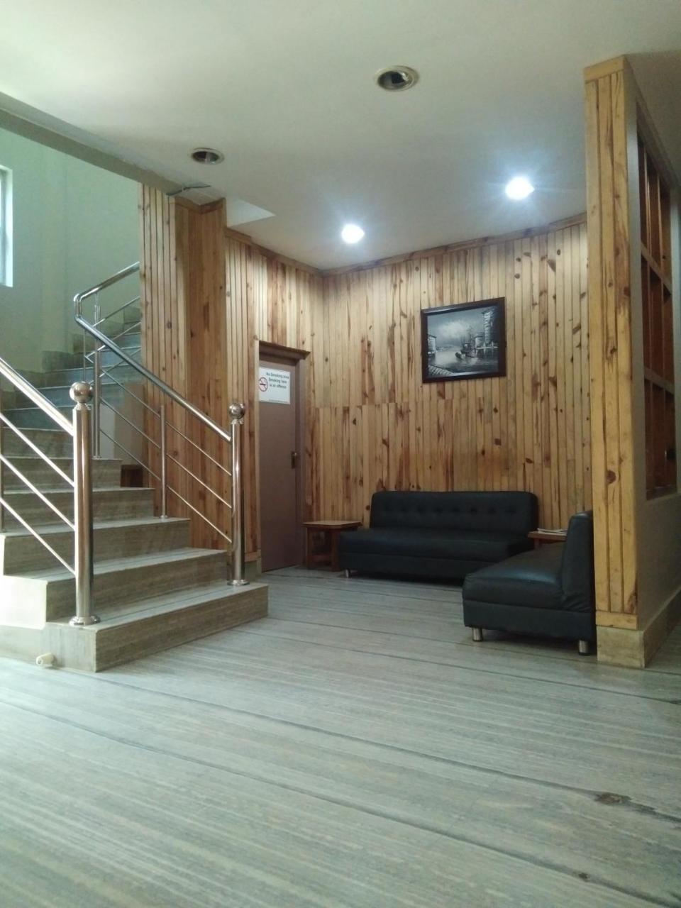 Hotel Pine Kohima Ngoại thất bức ảnh