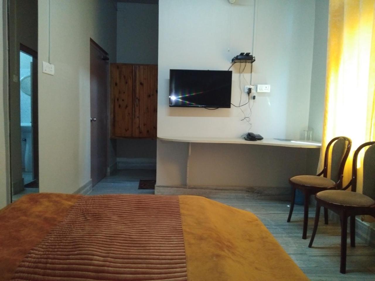 Hotel Pine Kohima Ngoại thất bức ảnh