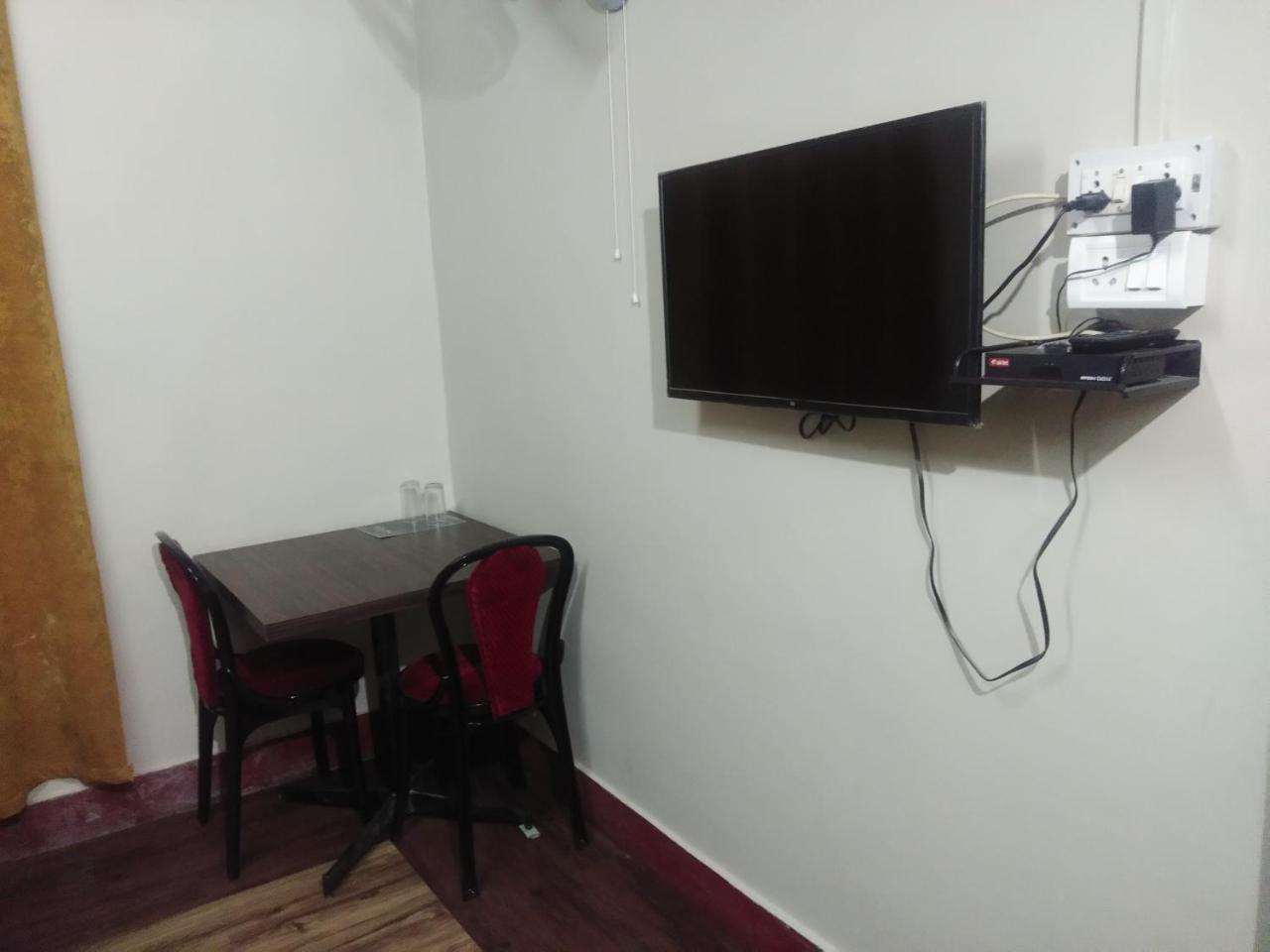 Hotel Pine Kohima Phòng bức ảnh